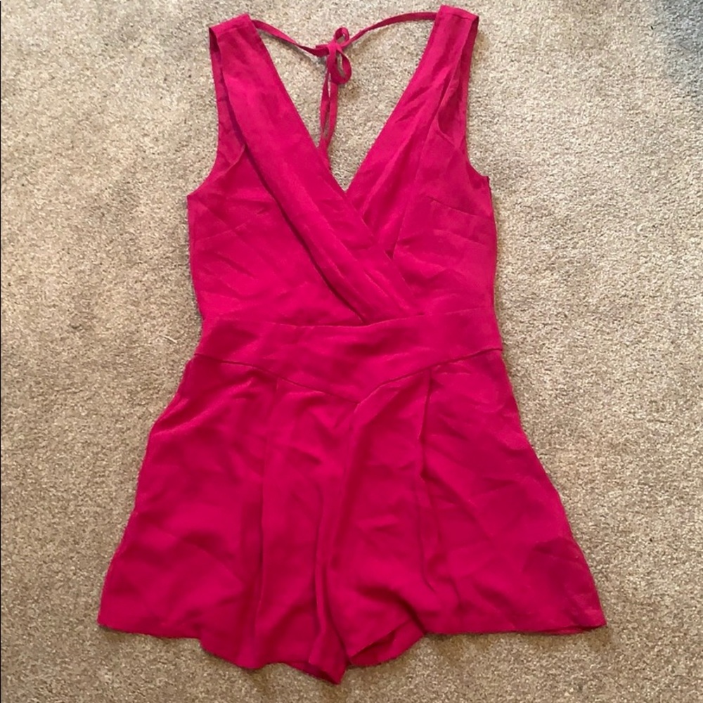 Deep V tie back romper - Picture 2 of 8